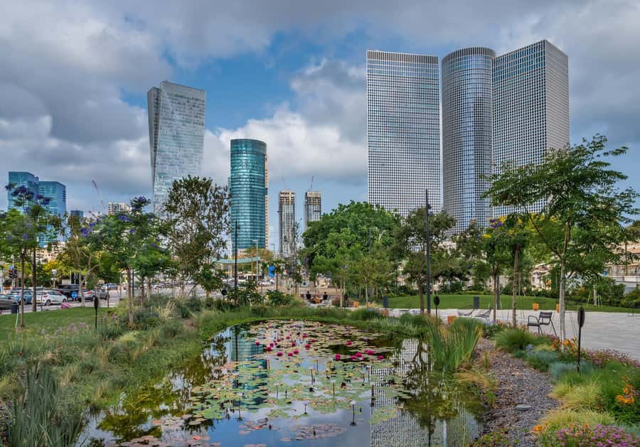 Tel Aviv: Florentin Saturday Walking Tour - HaMesila Park: street art and graffiti with strong visual payoff