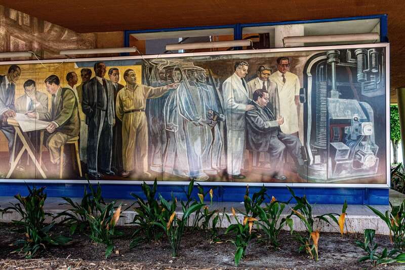 UNAM: Murals & Revolution - UNAM Murals: Art That Explains Education and Revolution