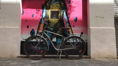 Valencia: Street Art Tour on Bicycle, E-Bike or E-Step - Getting Rolling at Pelican Bikes