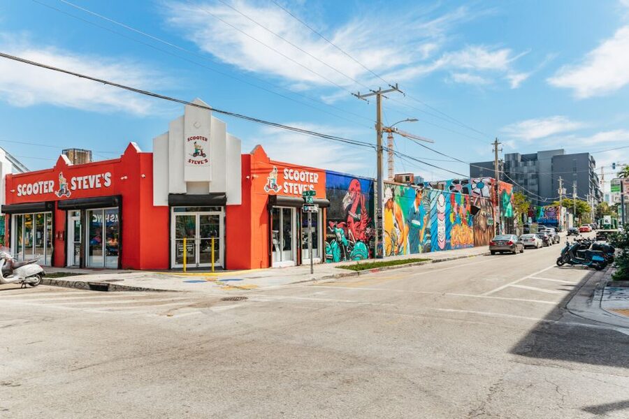 Wynwood Art District 1-Hour Street Art Tour by Golf Cart - Guides Like Lee, Lance, Sarah, and Johanna: Why the Human Factor Matters